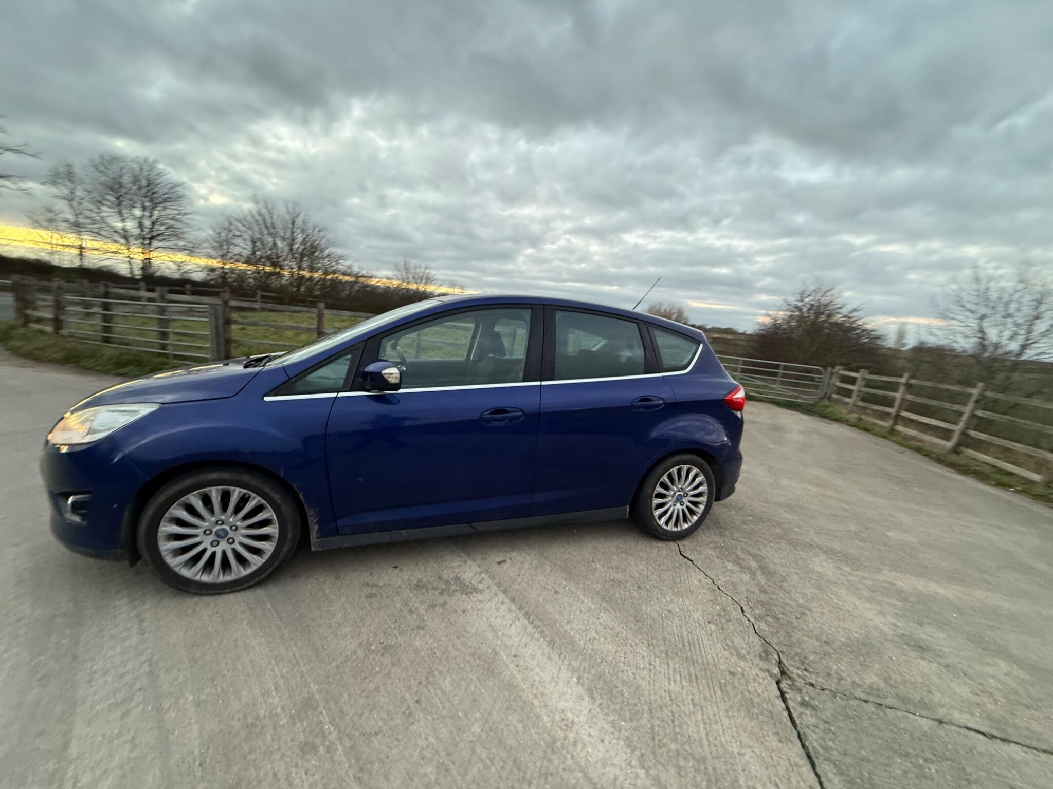 Ford C-Max 1.6 TDCi Titanium Euro 5 5dr — photo 68 of 104